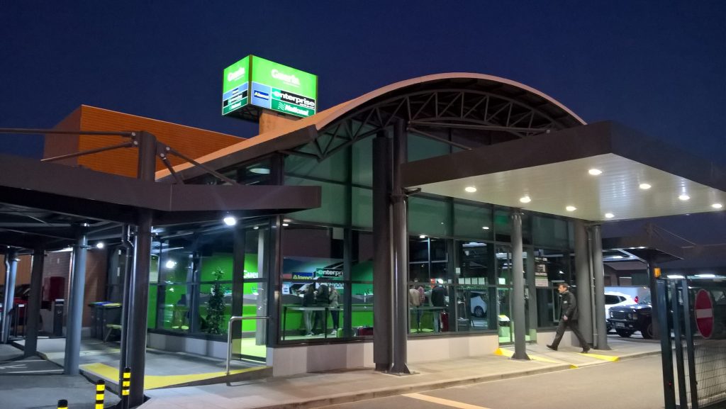 Stand de remise et retrait vehicule Guerin Aeroport de Porto Week