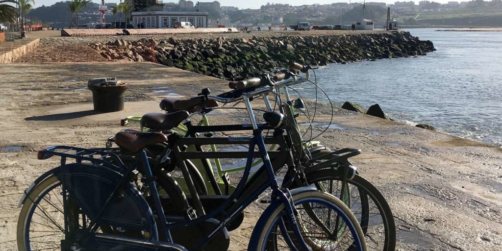 Velos de location de la boutique Bluedragon au bord du Douro - Porto
